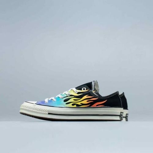 Fiamme ovunque, colori ovunque, hype ovunque. Converse Chuck 70… | Sneakers  Cartel