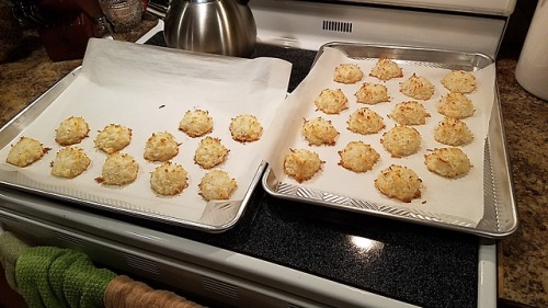 Coconut macarooooooooons