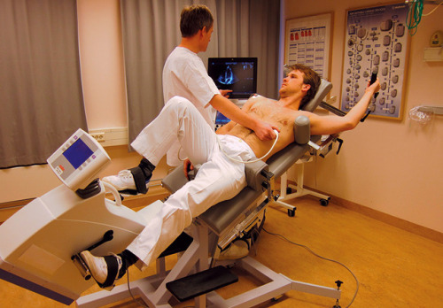 Bloke has his heart examined while exercising