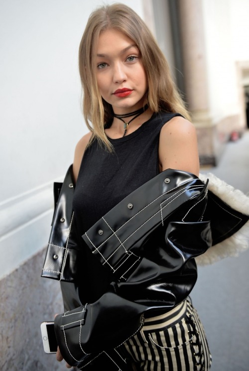 gigihadidmodeluniverse