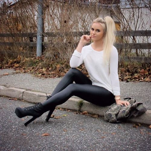 joj47kt:Anna Nystrominstagram model / insta girl / fitness...