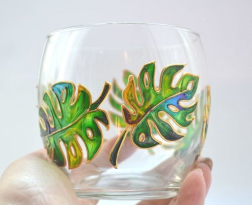 littlealienproducts:Monstera Glasses byColoredGlassShop