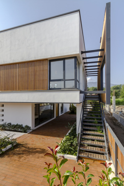 Courtyards Villa / Maena Architectsph: Negar Yaghmaian - Pegah Abdolahian