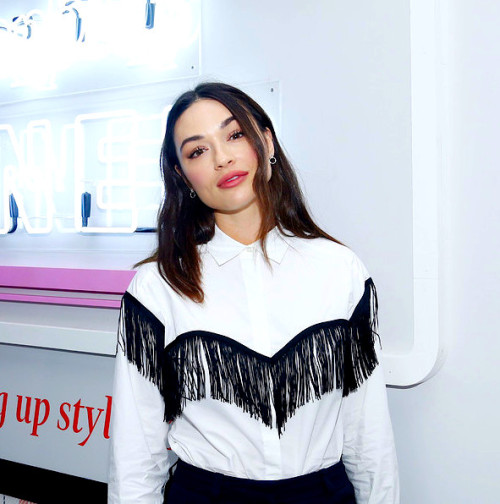 stellina-4ever:Crystal Reed visits the Shopbop Diner on...