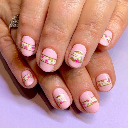 English rose tea party nails for Candee’s event! Swipe to see...