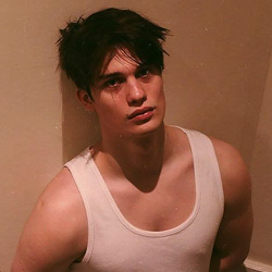 Nicholas Galitzine kj apa