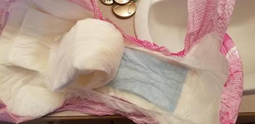 smellslikeawetdiaper:jen653:My very wet overnight diaper...