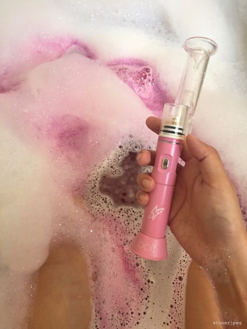 stonerjpeg:Sunday morning dabs and bath bombs 