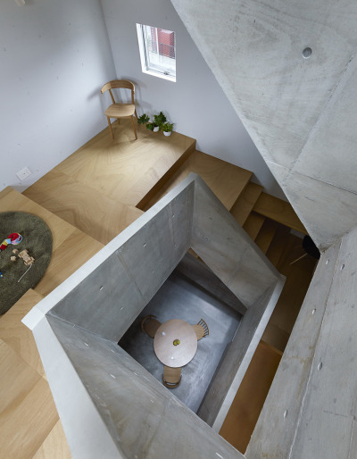 archilovers:<br /><br />A house with beautiful light and rich spatial meanings<br />Find more at: http://bit.ly/1j1yMza<br />House in Nishiochiai, Shinjuku, Japan by Suppose Design Office<br />