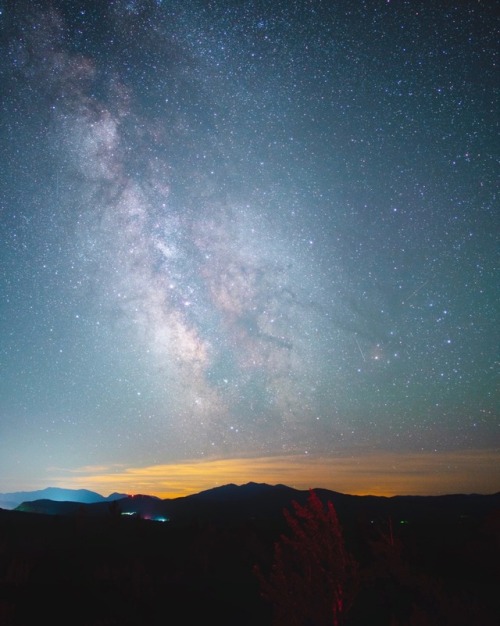 herestonow:Milky Way above the mountains