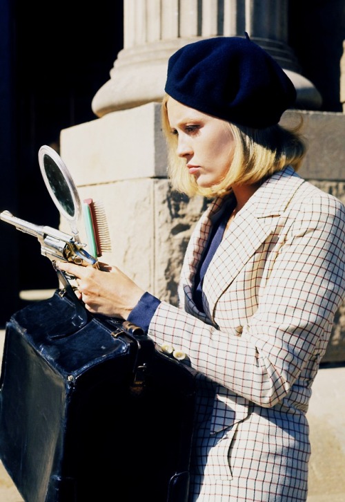 hollywoodlady:Faye Dunaway and Warren Beatty on the set of...