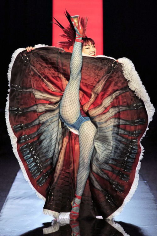 charlieelbow:[ Robe Jean-Paul Gaultier ]