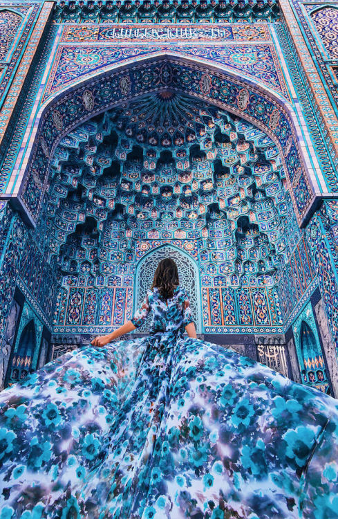 mymodernmet:Travel Photographer Captures Gorgeous Flowing Gowns...