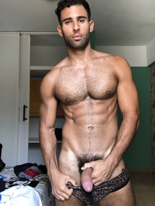 bootybootynomi:reallyhotwantedmess:Pablo Hernandez!!! Hung...