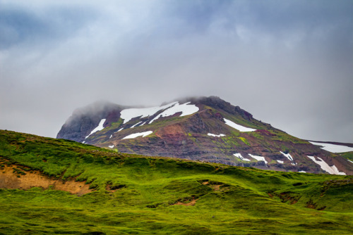 visualizedmemories:“Colourful mountains”