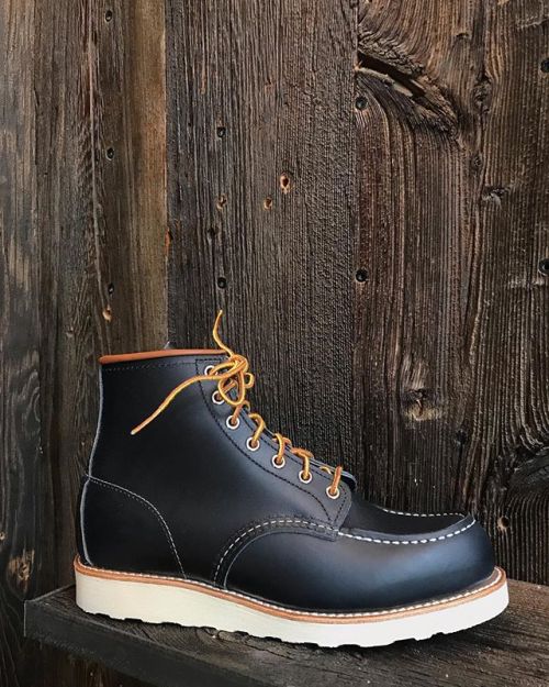 NAVY BABY! - One of most wanted pairs of the Red Wing Heritage...