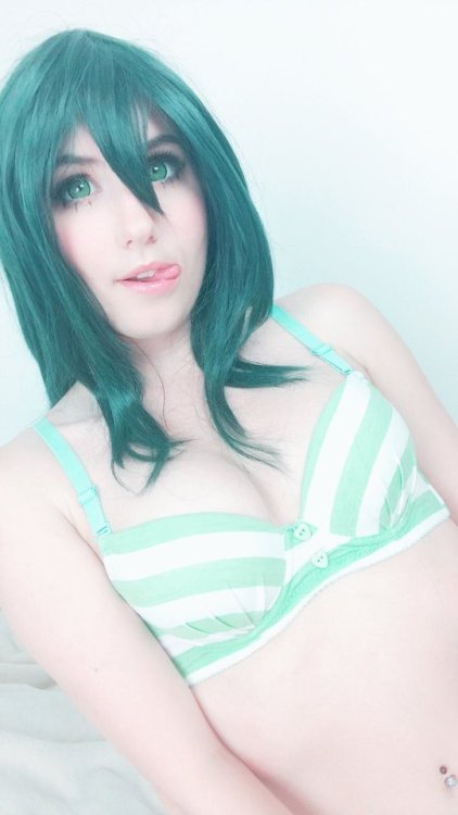 cosplayjapanesegirlidols:My Hero Academia - Tsuyu Asui...