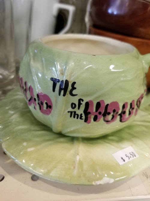 shiftythrifting:the head of the house!