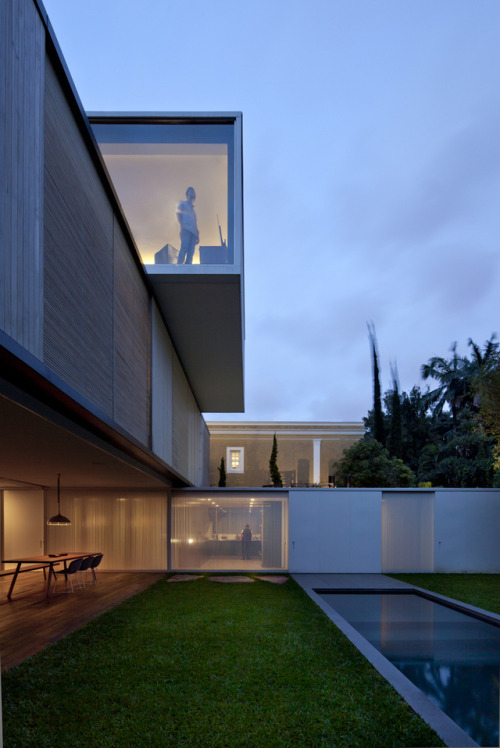 kazu721010:Belgium House / AMZ ArquitetosPhotos © Maira...