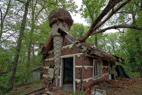 tombstonetourism:Gingerbread house, Enchanted Forest amusement...