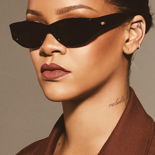 hellyeahrihannafenty:New STUNNA lip paint out now.. UNVEIL...