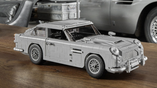 therealautoblog:‘Goldfinger’ Aston Martin DB5 Lego kit has...