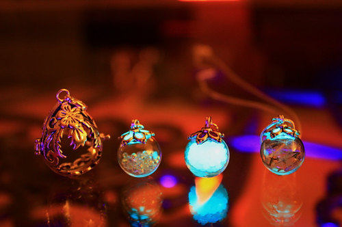 phantasmagoricperdition:whimsy-cat:Glow in the dark jewelry...