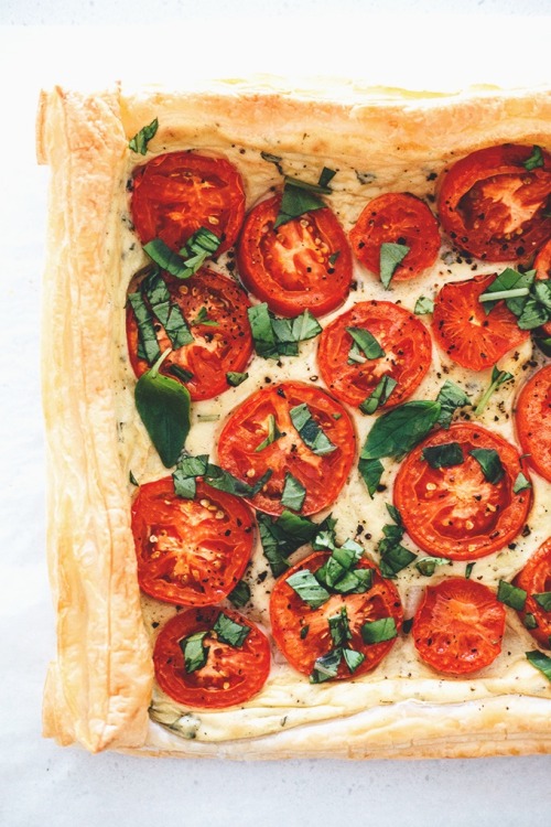 healthyliveshealthyvibes:EASY VEGAN TOMATO TART WITH TOFU...