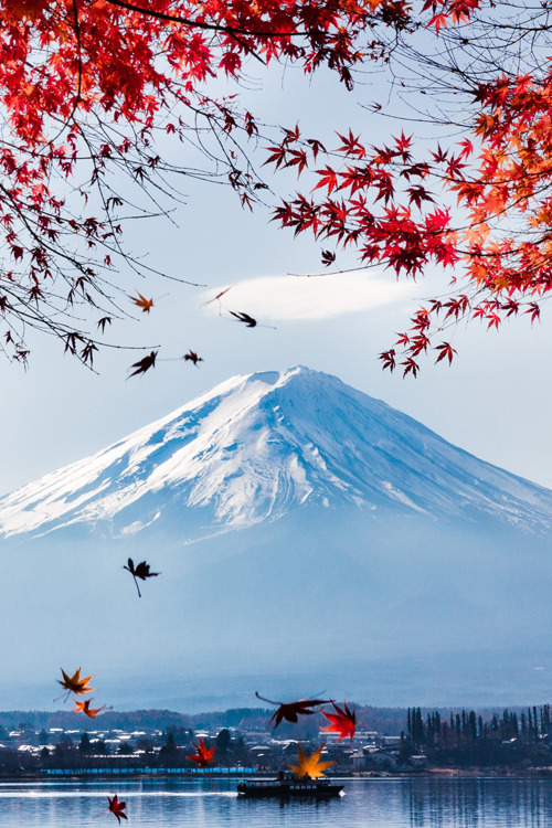 wondrousworld:Mt. Fuji, Japan by Andrew Fan