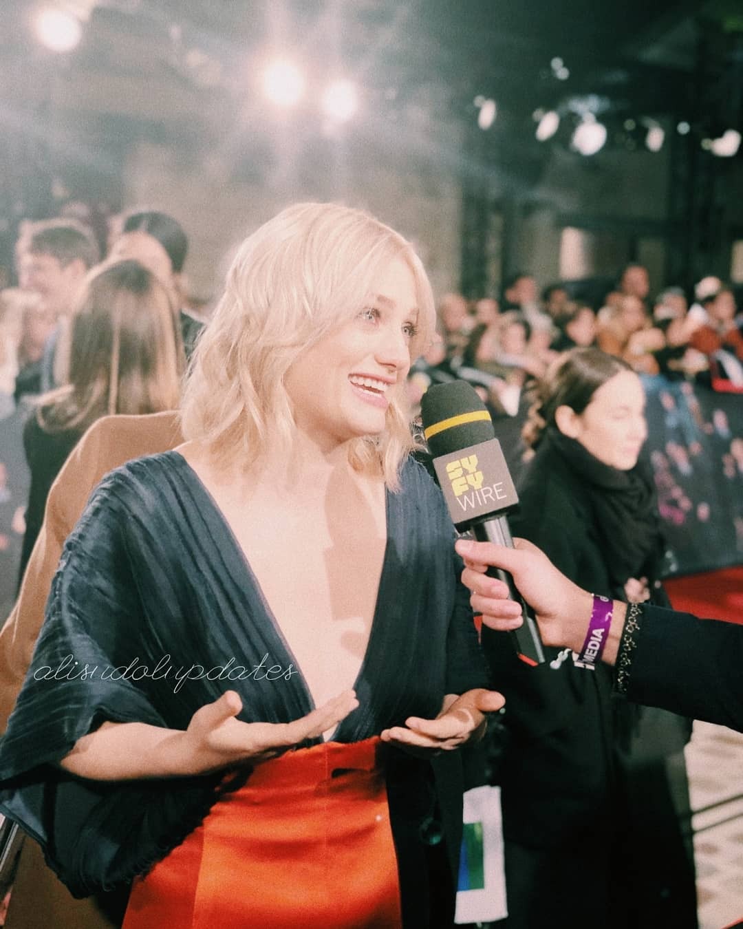 some of alison last night attending the paris premiere of the crimes of grindelwald - alison sudol instagram tumblr