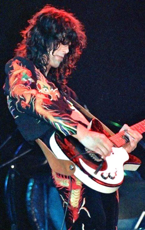 soundsof71:Jimmy Page’s Black Dragon Suit, June 22, 1977 at...