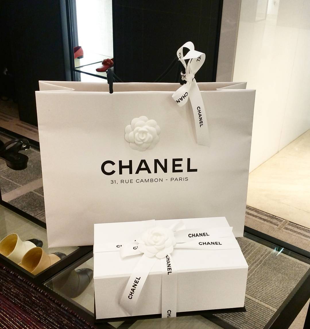 Rima A. Personal Shopper Paris - The perfect gift 👜@chanelofficial # ...