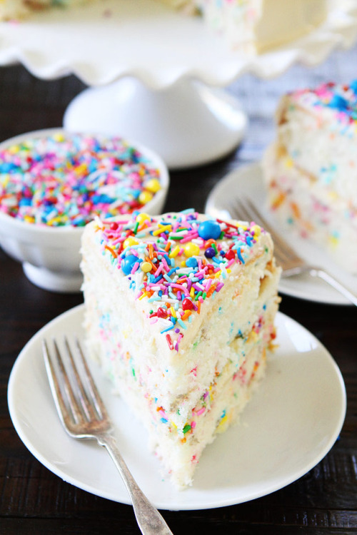 pinterestfoodie1992:FUNFETTI CAKE