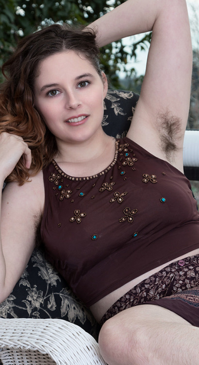 lovemywomenhairy:W(O)(O)W! what a rack to go with this gorgeous...