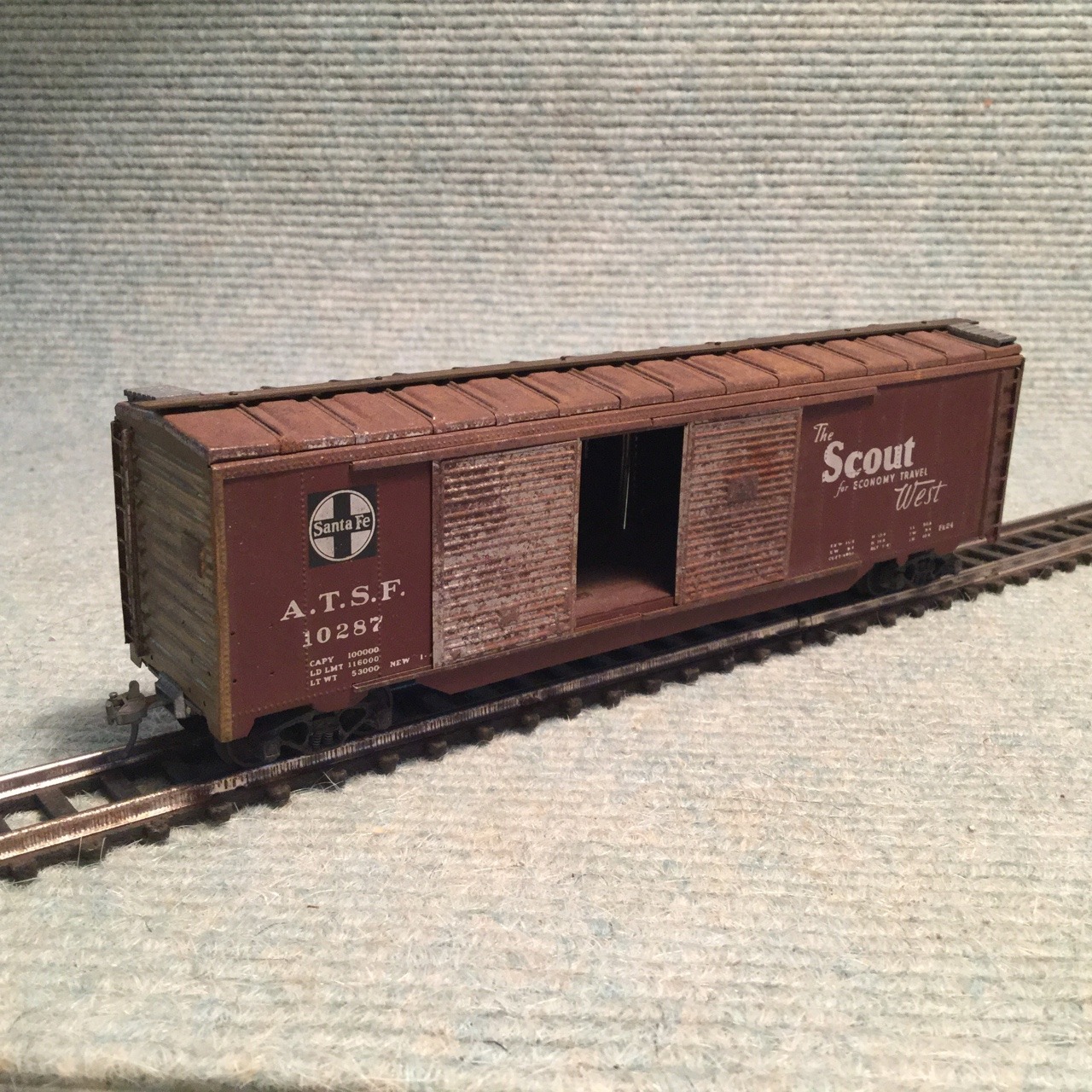 ‘Santa Fe’ Double Door Boxcar Manufacturer:...