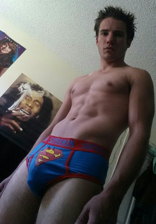 southerncrotch:His bulge looks … well, you know.