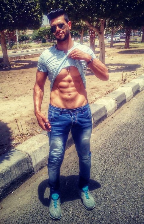 ricko22cm:boysofmorocco:Salim, 35 years old from Casablanca...