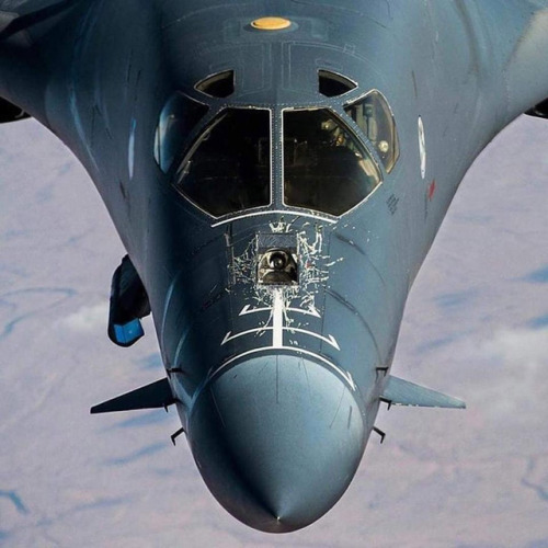 bmashine:B-1B which does not always succeed in refueling in...