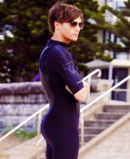 louistomlinsonlover84:Reblog if Louis Tomlinson’s butt is...