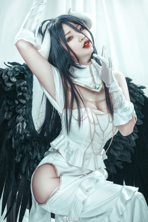 sexywaifucosplay:CN: _薇上_ Albedo