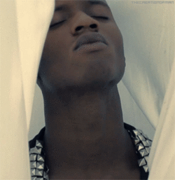 tumblr_nmvezzIozp1sh4dvoo1_250.gif