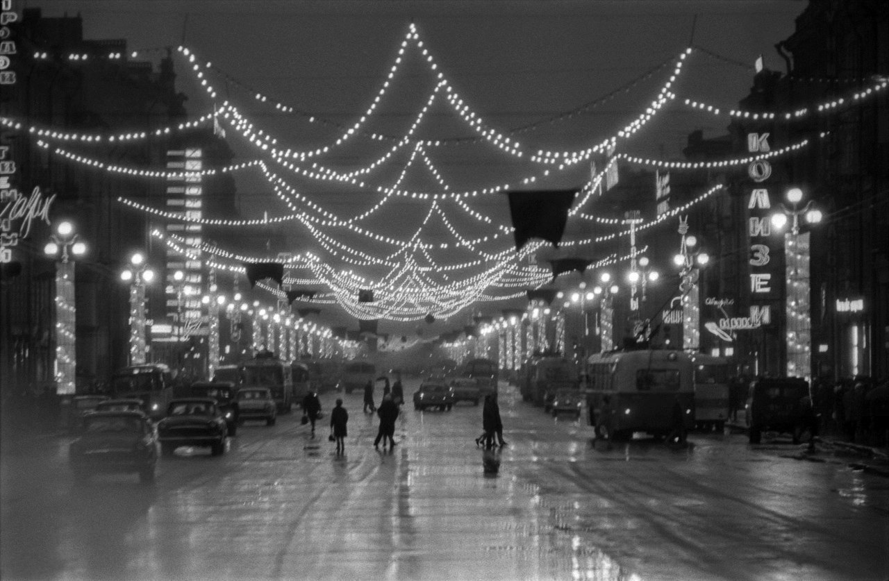 Holiday lights in Leningrad (1968)