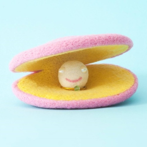 sosuperawesome:Felt Sculpture and Ring Boxes, by Maria...