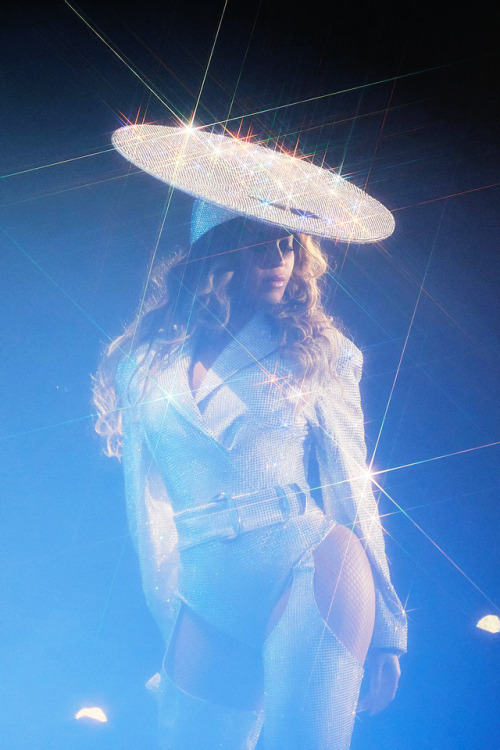 girlsluvbeyonce:On The Run Tour II - Seattle (Okt. 4)