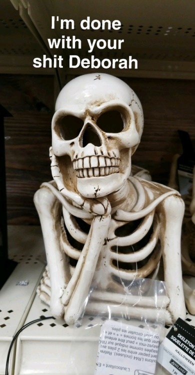 ghoulia-child:ghoulia-child:Sassy Skeletons, courtesy of me...