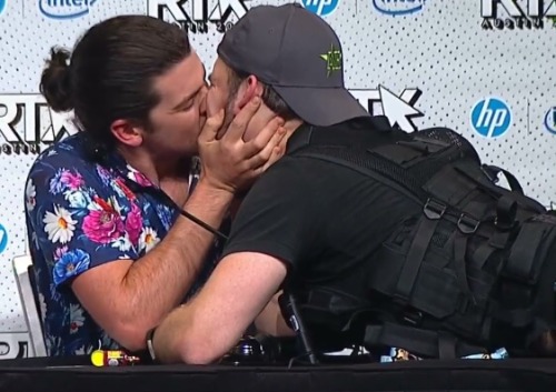 madprincevagabond:Screencaps of the Jon and Ryan kiss tonight at...