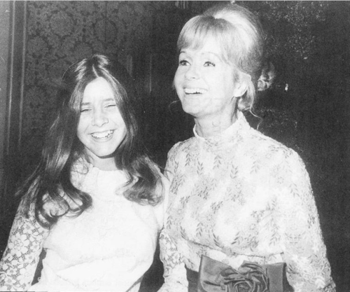 come-from-outer-space:Carrie Fisher and Debbie Reynolds, 1972