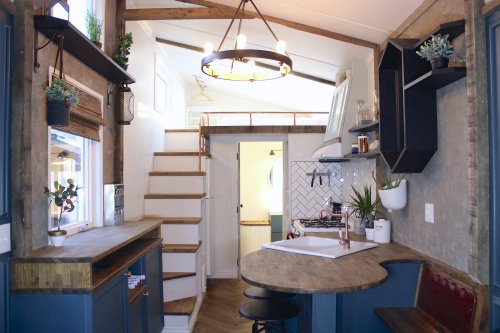 tinyhousetown:The Urban Craftman (290 sq ft)