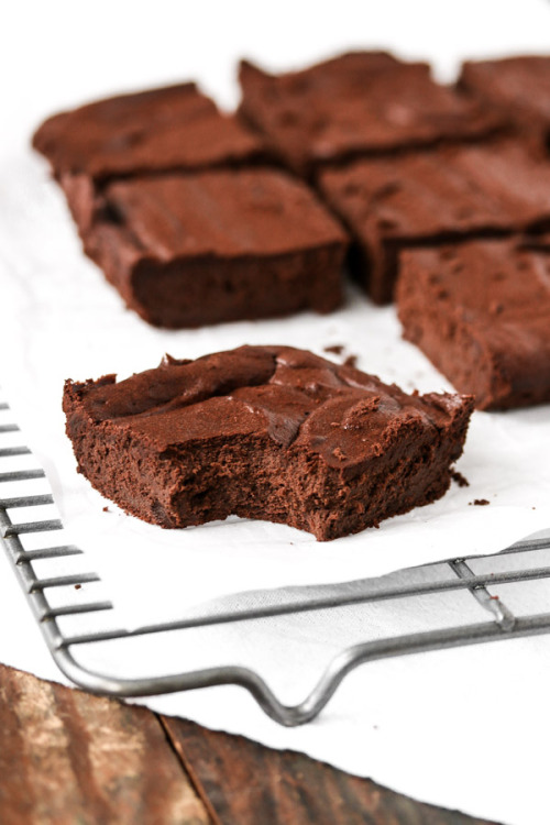 ransnacked:mocha flourless brownies | tasty seasons