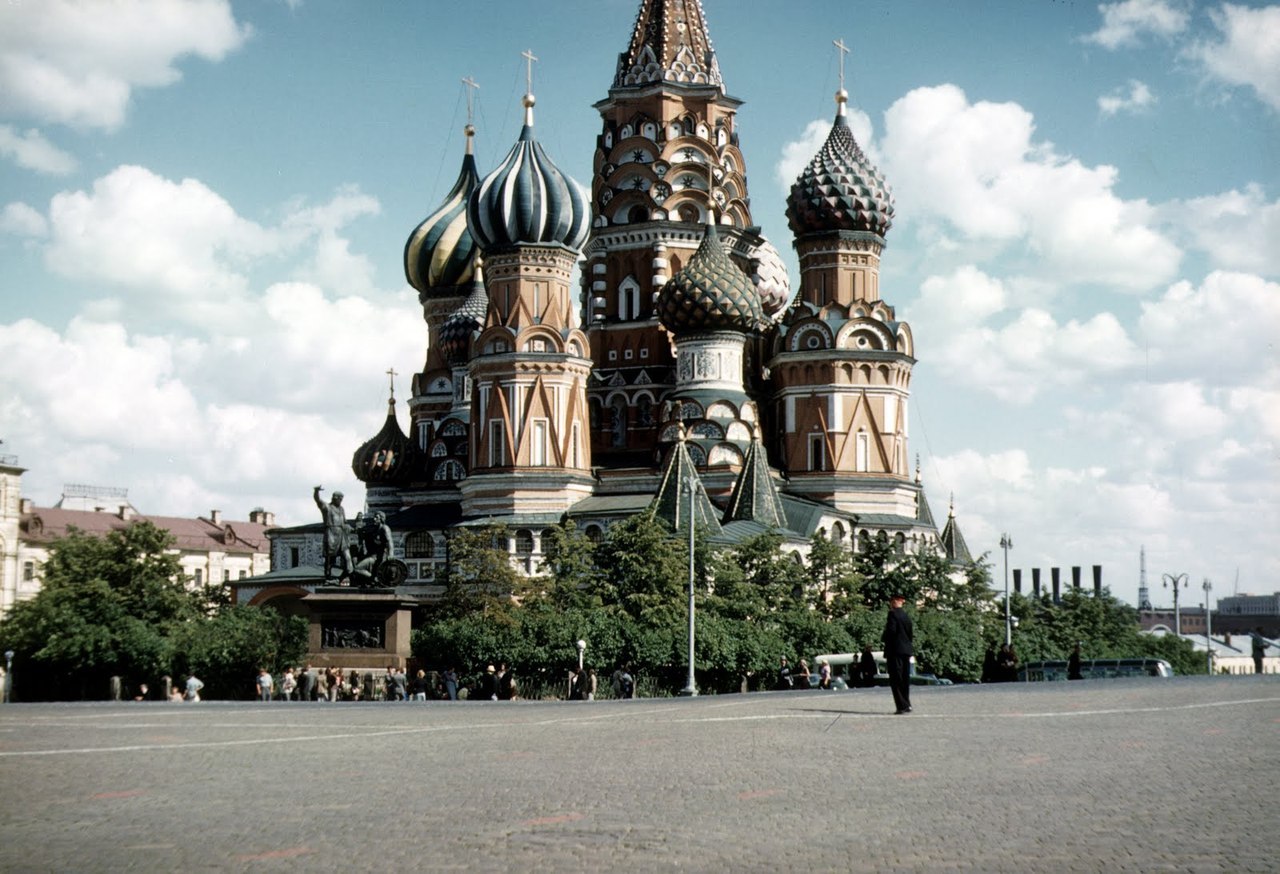 Saint Basil’s Cathedral in Moscow, photo by John Schultz (1958)